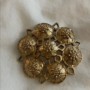 Sarah Coventry Gold Brooch